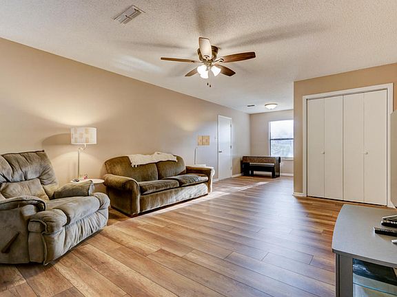 3rd image of 1721 Sundrop Dr