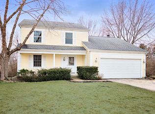 10 Crows Nest Ct, Third Lake, IL 60030