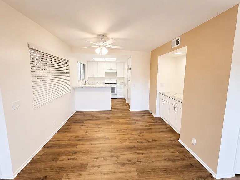 Del Ciervo Apartments — Photo 44