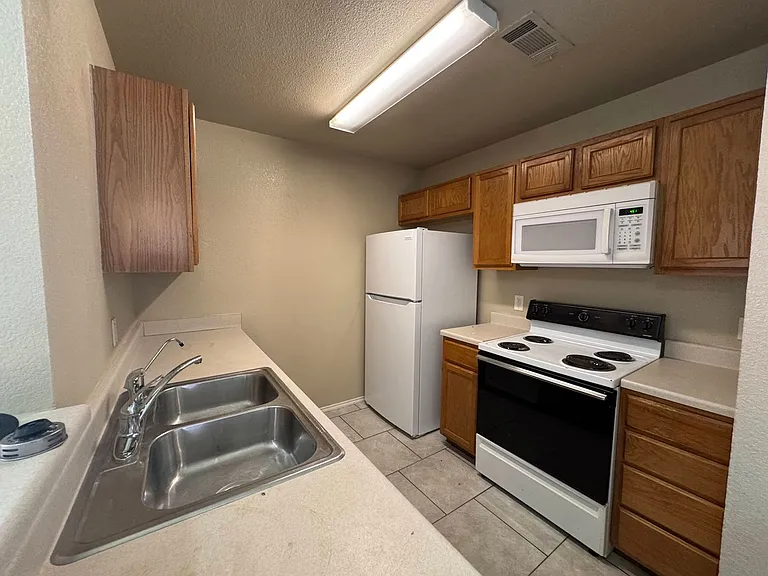 5702 Greengate Dr — Photo 27