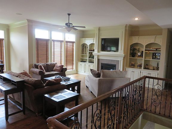 4th image of 9032 N Agnes Ave