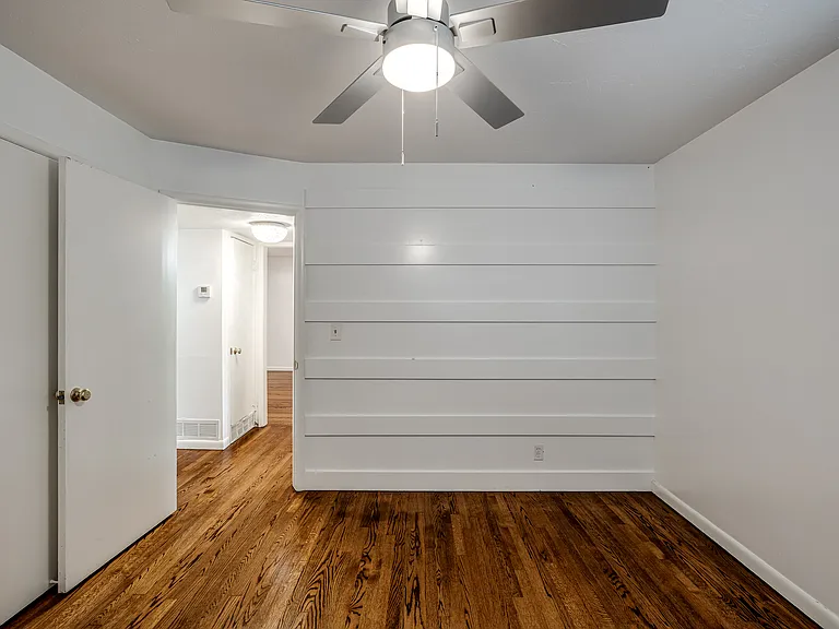 4620 N Harvey Pkwy — Photo 25