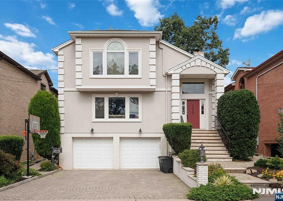 1st image of 1235 Briar Way