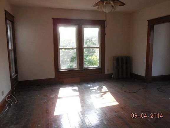 5th image of 914 Gaston Ave
