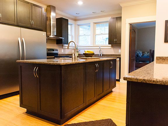 Island with prep sink