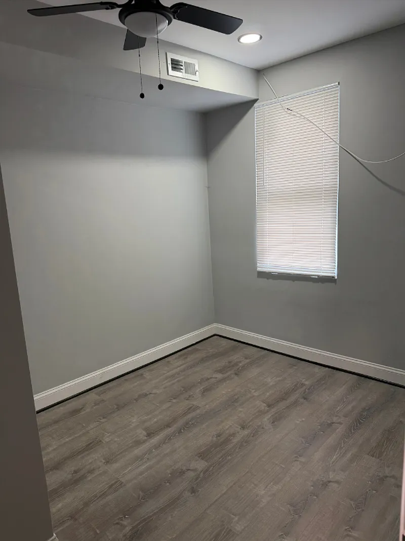 615 N Clinton st — Photo 3