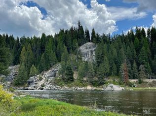 9806 Moore Dr, Cascade, ID 83611