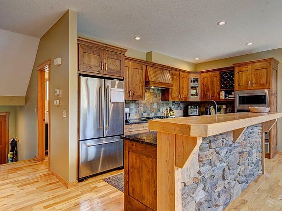 4th image of 102 Armstrong Pl #102