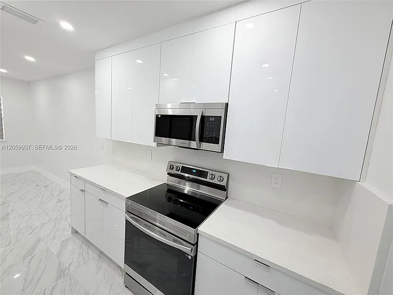 3390 NW 50th St #3390 — Photo 11