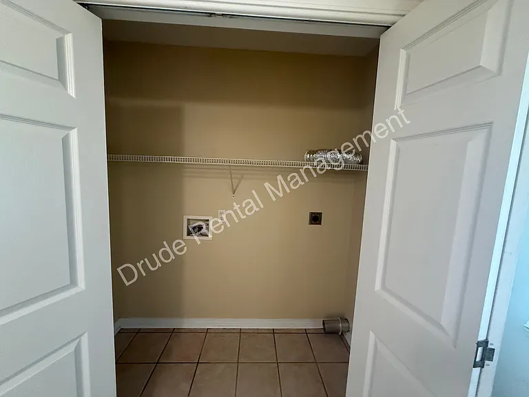 508 Cedar Ln — Photo 9