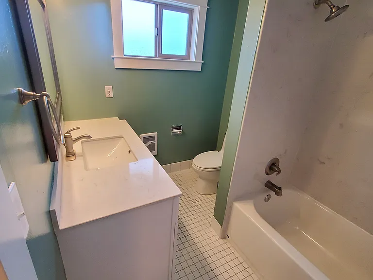 Manzanita Apartments — Photo 22