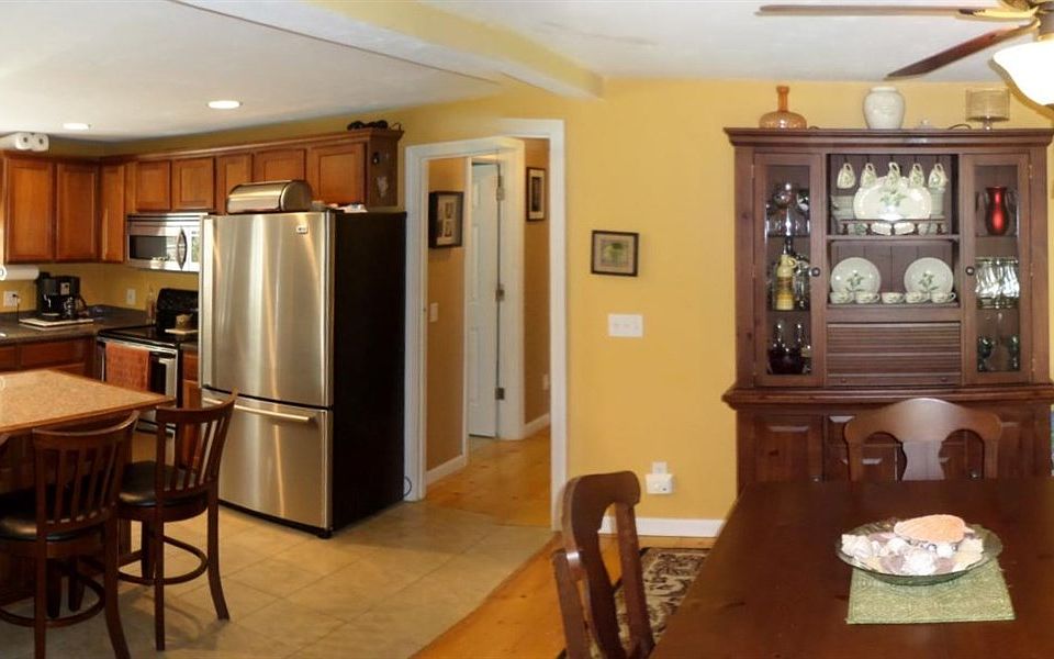 2nd image of 352 Cronin Rd
