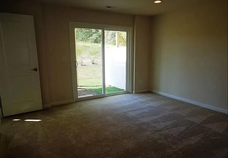 808 Suffield Way — Photo 6