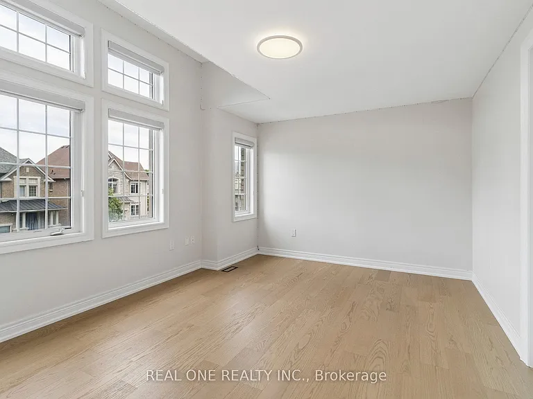 19 Rivoli Dr — Photo 28