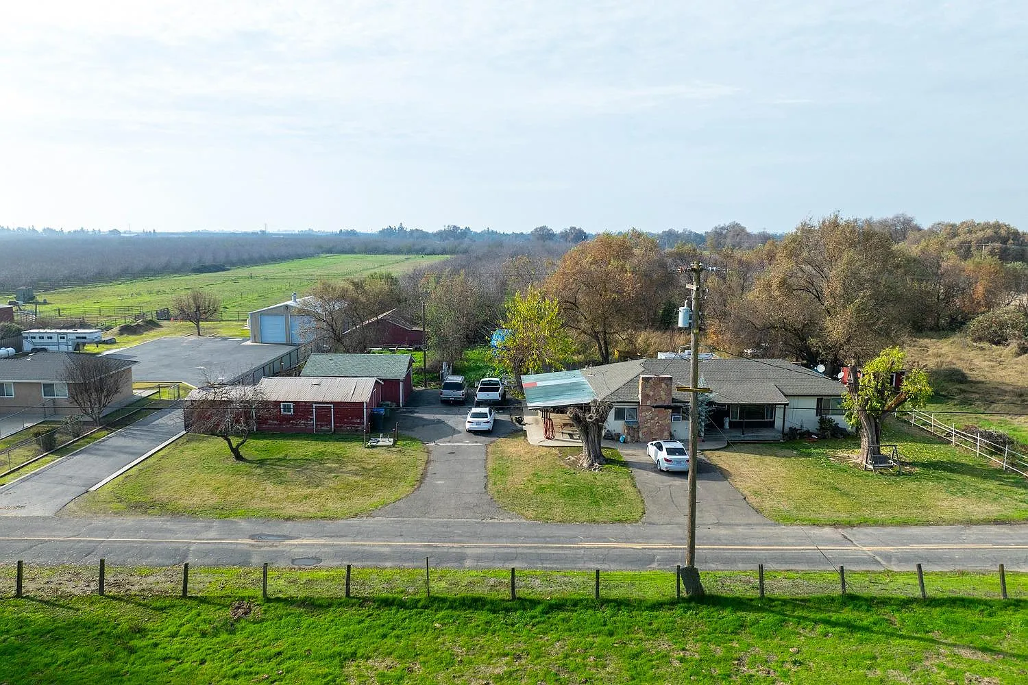 585 Roscoe Rd photo 1