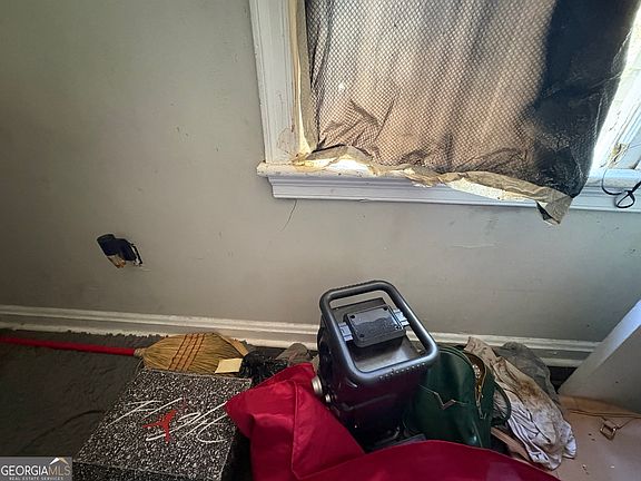 4th image of 3935 Singer Dr