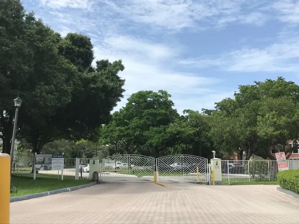 1050 Crystal Way APT E, Delray Beach, FL 33444