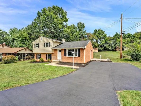 3180 Galloway Dr, Roanoke, VA 24018