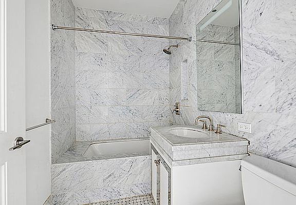 5th image of 225 E 19th St #101