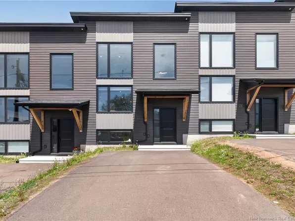 18 De La Colline, Dieppe, NB E1A 6N3