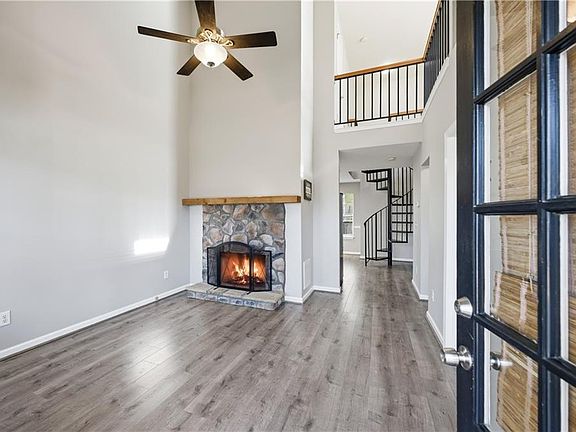 5th image of 204 Lakeside Dr
