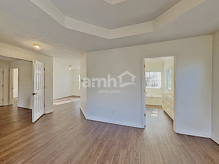 1045 Fieldstone Dr — Photo 15