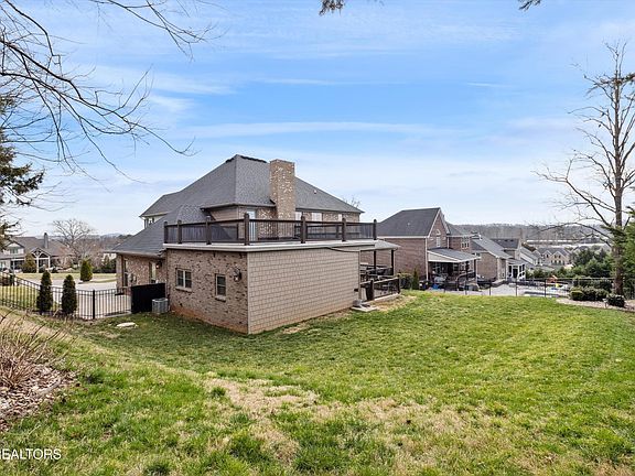 3rd image of 1614 Charlottesville Blvd