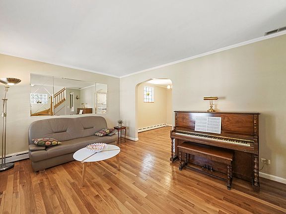 5th image of 3311 N Olcott Ave