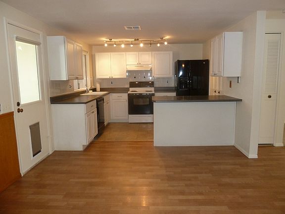 Kitchen & Dining Area