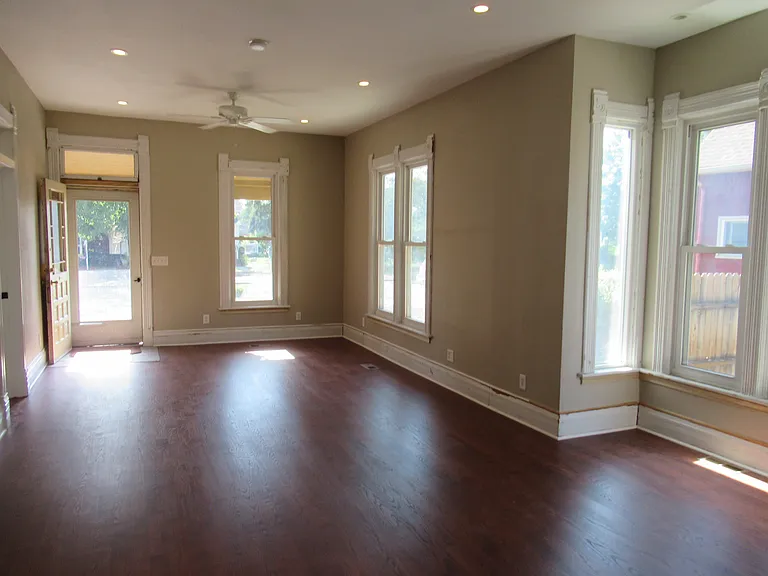 5859 S Curtice St — Photo 3