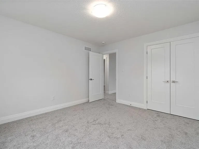 608 Sweetbay Cres #3 — Photo 3