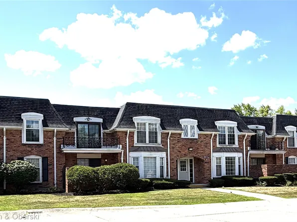 18301 W Thirteen Mile Rd Unit A2, Southfield, MI 48076
