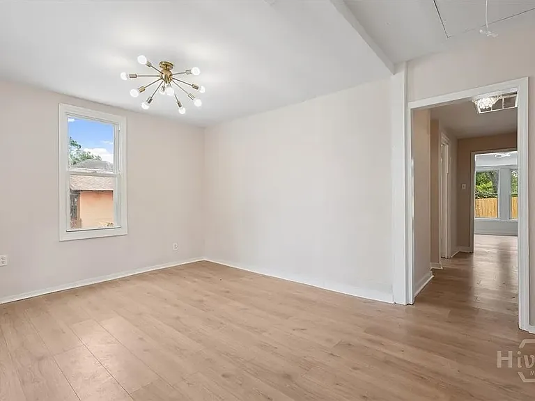 1102 Stiles Ave — Photo 11