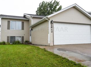 2913 29th Avenue Cir S, Moorhead, MN 56560