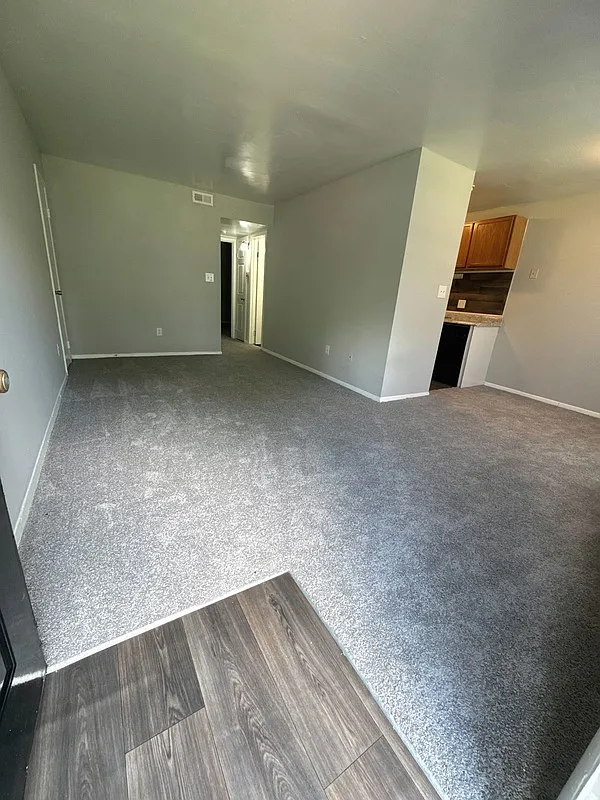 1229 Nelson St — Photo 1