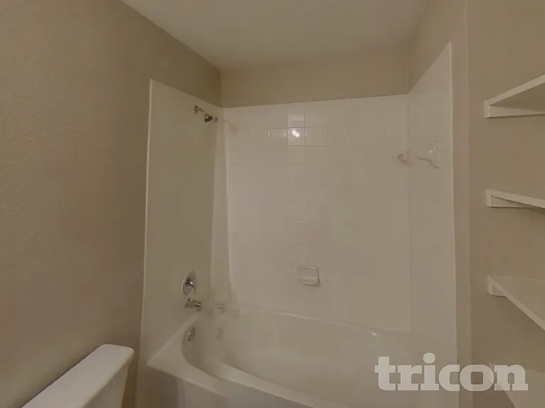 1062 Churchill Dr — Photo 17