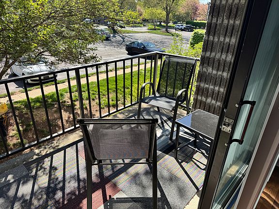 4th image of 283 E Village Rd