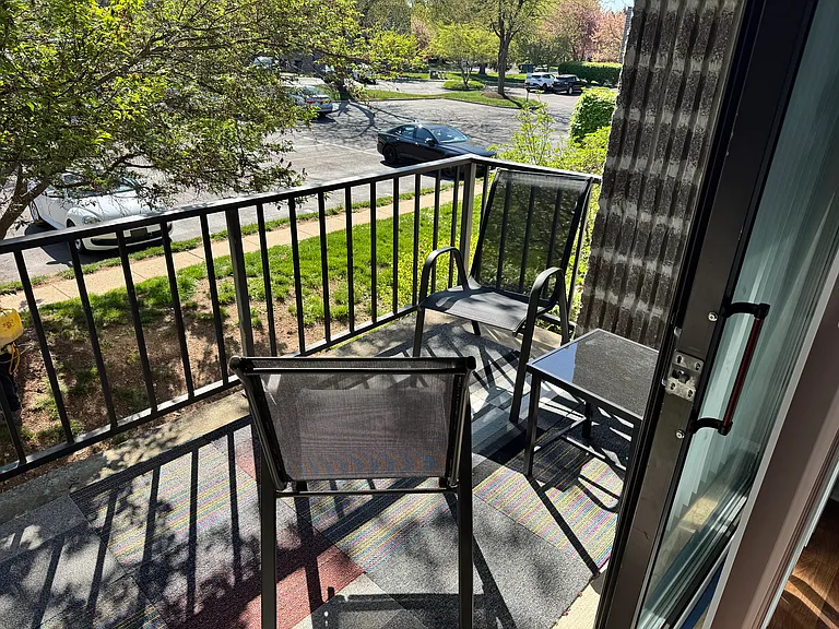 283 E Village Rd — Photo 4