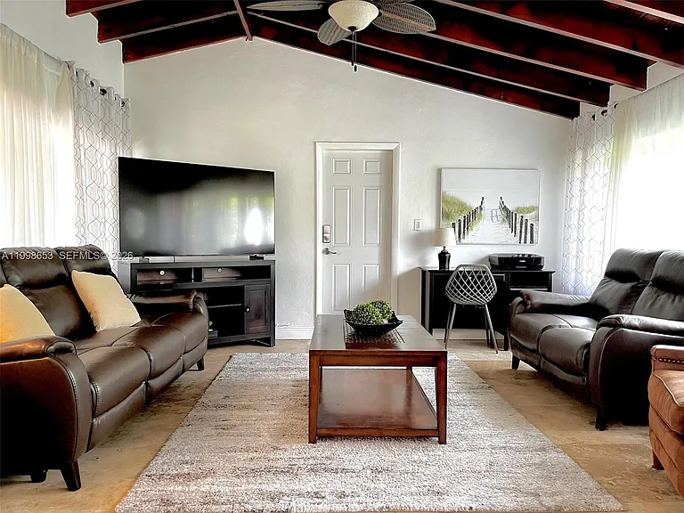 411 Alesio Ave — Photo 11