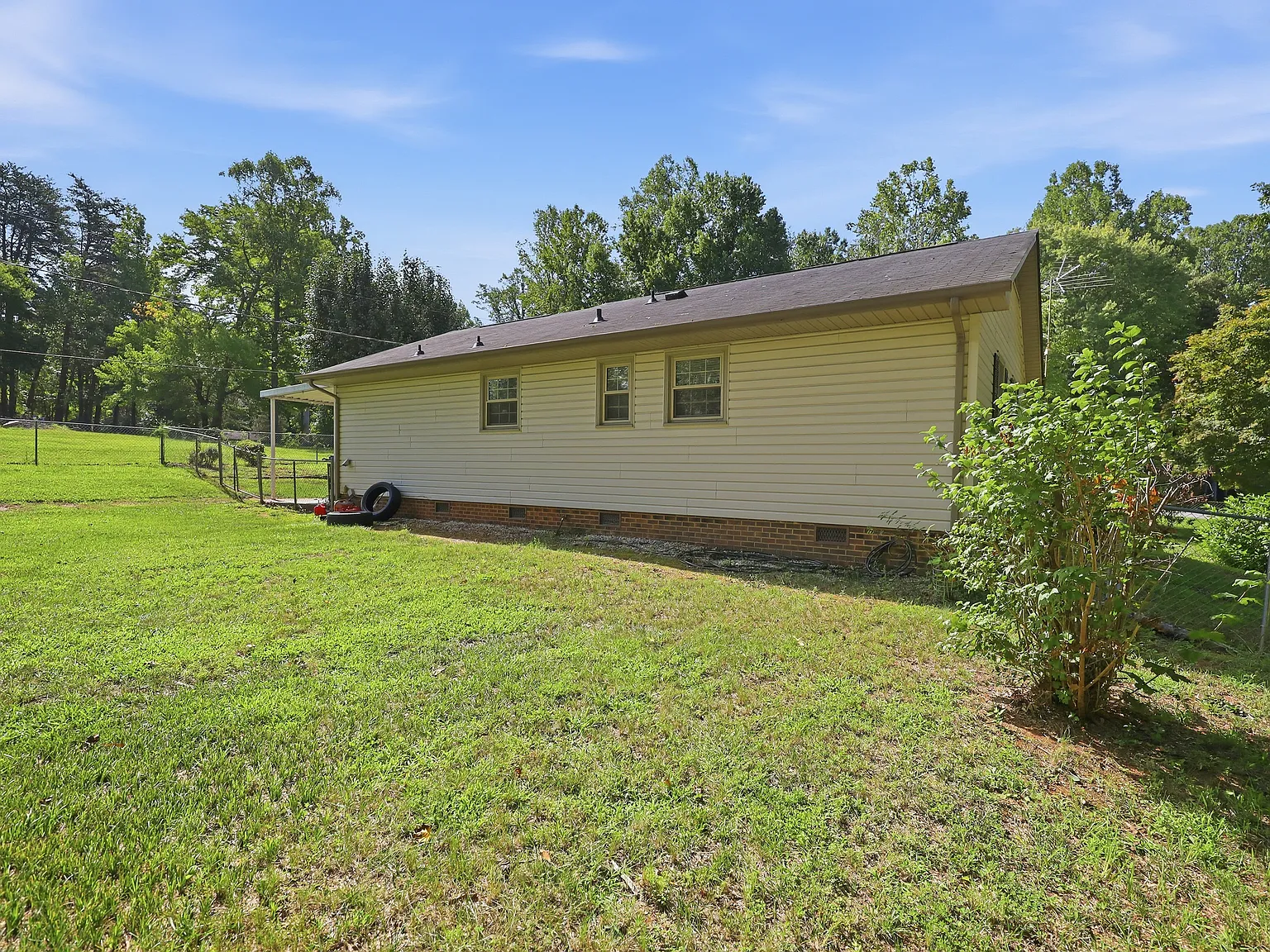 3 bed, 1.5 bath, 1154 sqft, $1,750 — Photo 4