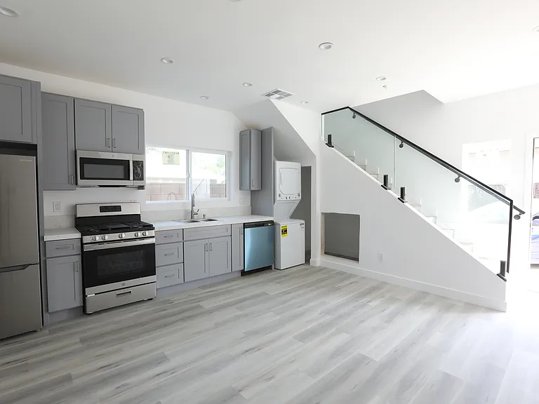 116 N Heliotrope Ave #A — Photo 11