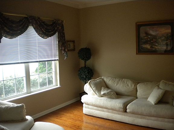 4th image of 6709 Kingston Dr