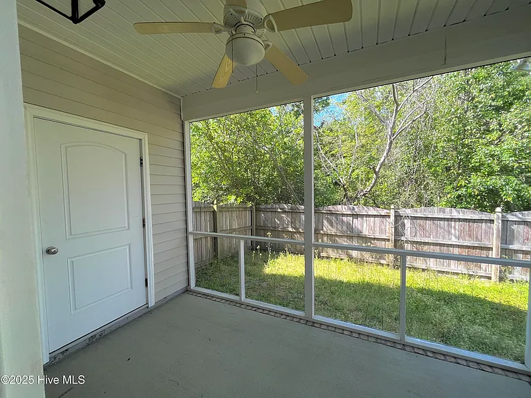 1860 Cambria Dr #B — Photo 18