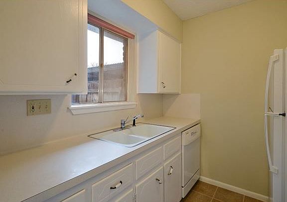 4th image of 7409 Shadow Hill Dr APT 111