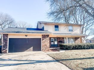 904 Fleetwood Dr, Tuscola, IL 61953