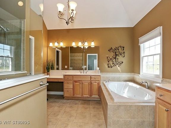 3rd image of 11 Raes Creek Ct
