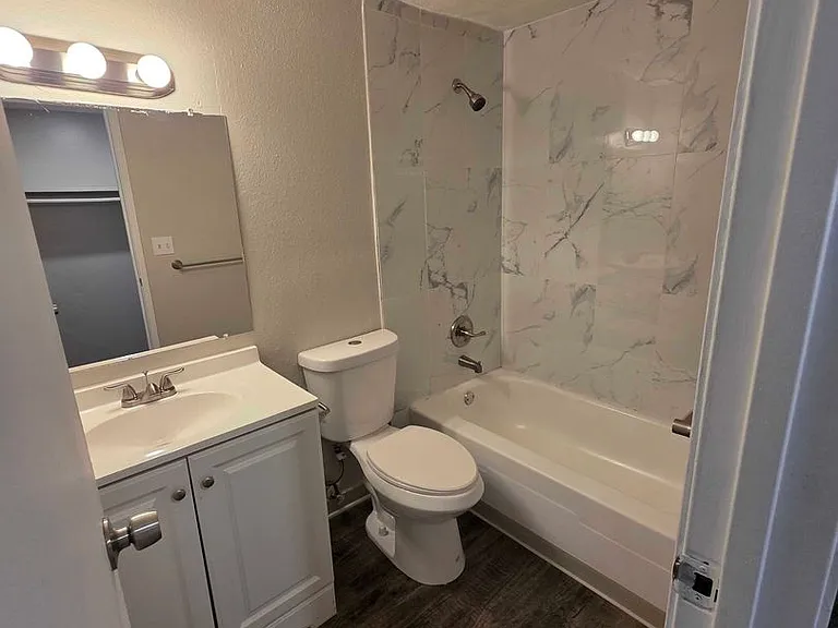 Sunstone Apartments — Photo 34