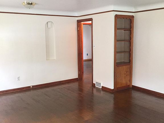 3rd image of 2965 S Moreland Blvd #1