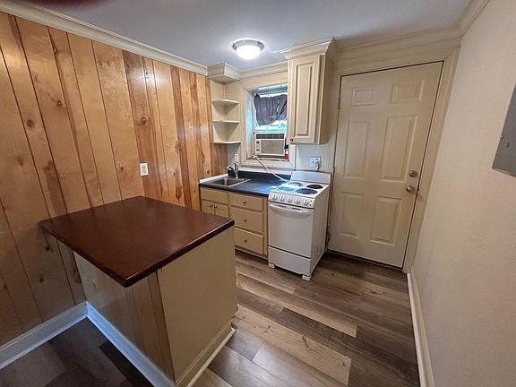 2nd image of 1019 Monticello St #F