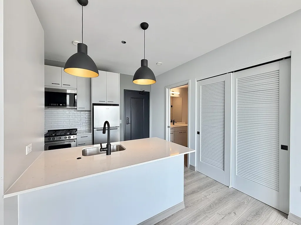 Remarkable Studio, 1 Bath at Elston + Webster (Bucktown) — Photo 3